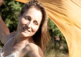 alt="Atelier Danse de l’Être à Tours - Mouvement libre et conscience corporelle - danse en nature"